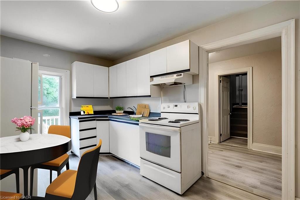 Upper-16 Eastbourne Avenue, Hamilton, ON - Indoor Photo Showing Kitchen
