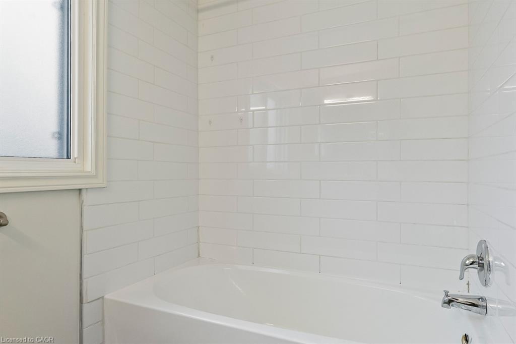 212-250 Montmorency Drive, Hamilton, ON - Indoor Photo Showing Bathroom