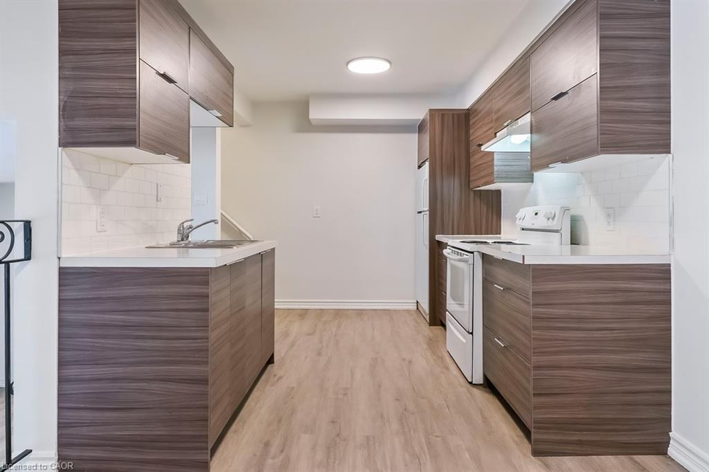212-250 Montmorency Drive, Hamilton, ON - Indoor Photo Showing Kitchen