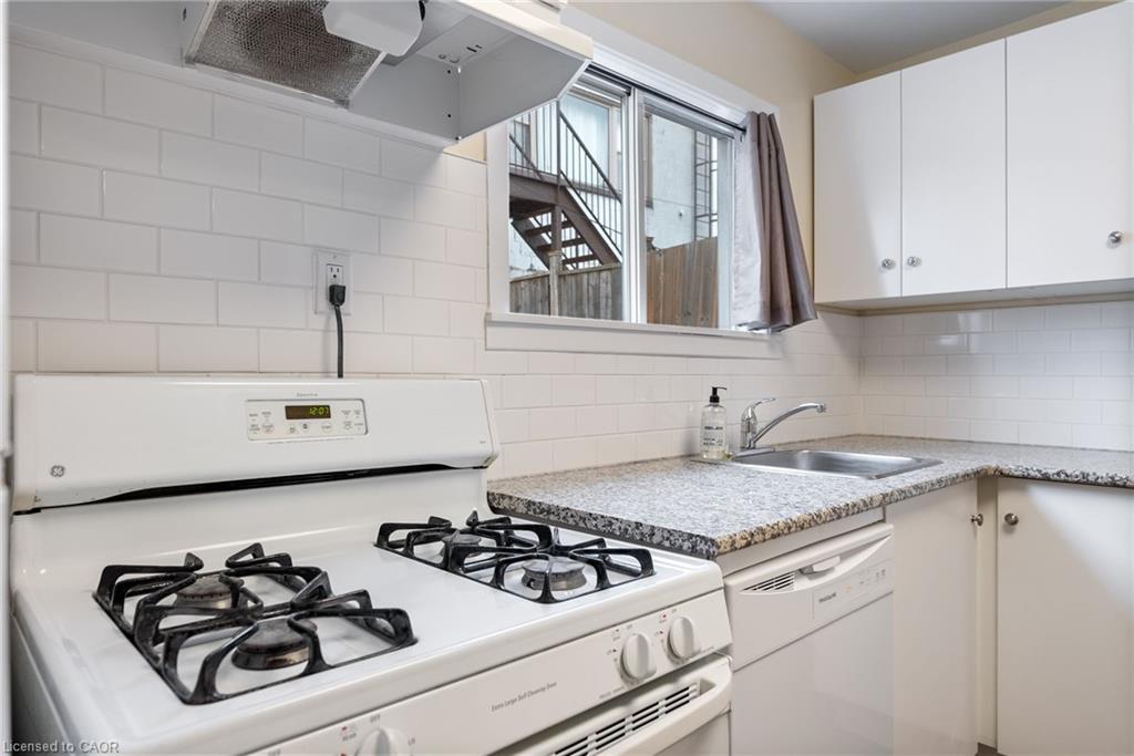 73 Albany Avenue, Hamilton, ON - Indoor Photo Showing Kitchen