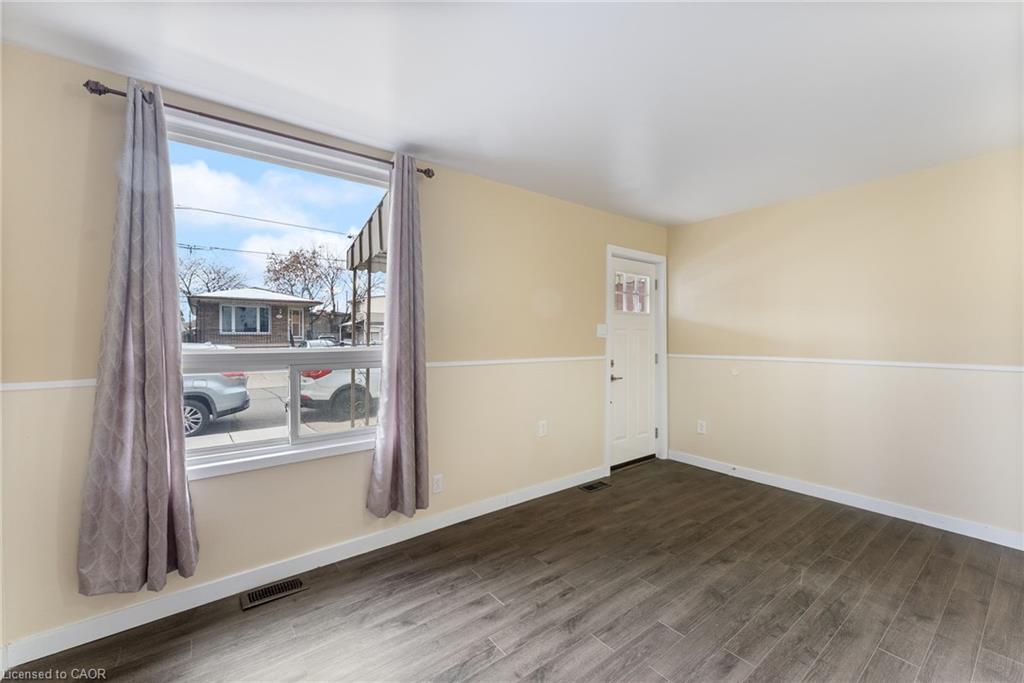 73 Albany Avenue, Hamilton, ON - Indoor Photo Showing Other Room