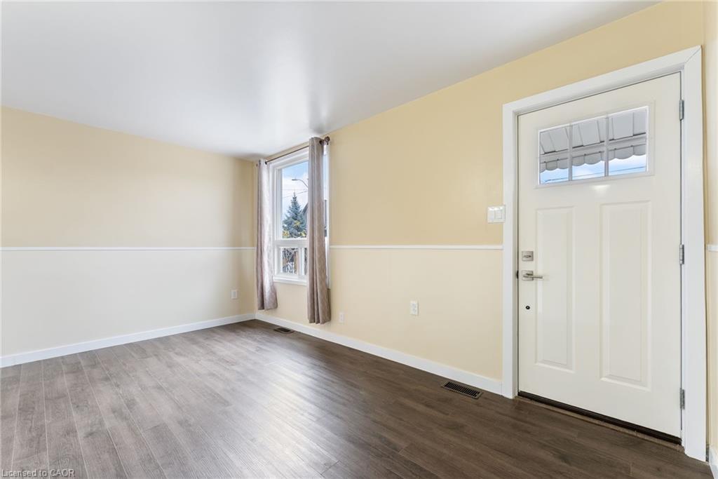 73 Albany Avenue, Hamilton, ON - Indoor Photo Showing Other Room