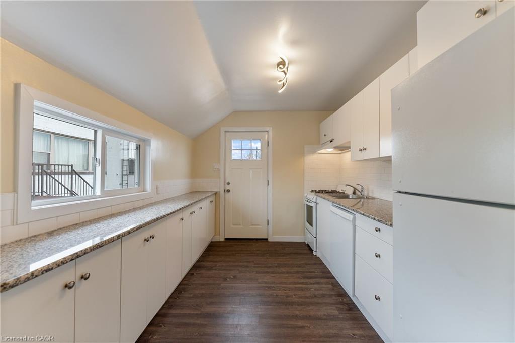 73 Albany Avenue, Hamilton, ON - Indoor Photo Showing Kitchen