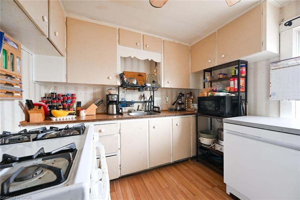 6 Howard Street, Hagersville, ON - Indoor Photo Showing Kitchen