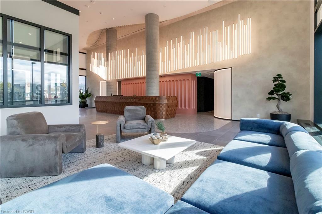 2114-25 Wellington Street S, Kitchener, ON - Indoor Photo Showing Living Room