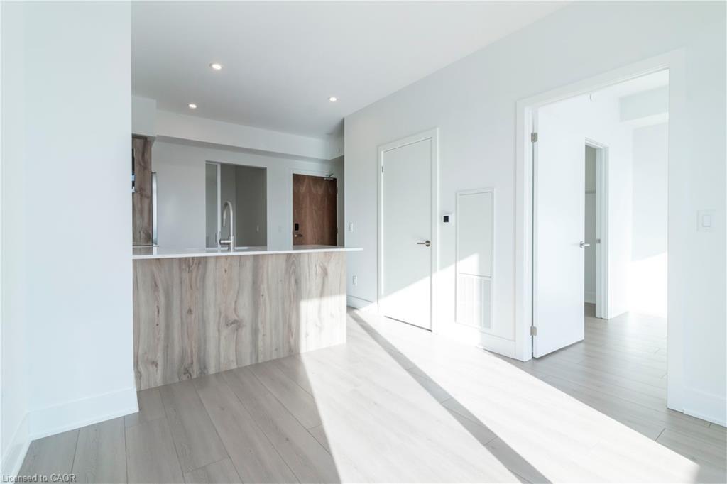 2114-25 Wellington Street S, Kitchener, ON - Indoor Photo Showing Other Room