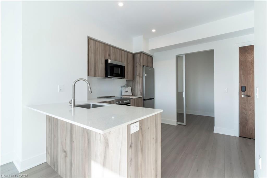 2114-25 Wellington Street S, Kitchener, ON - Indoor Photo Showing Kitchen