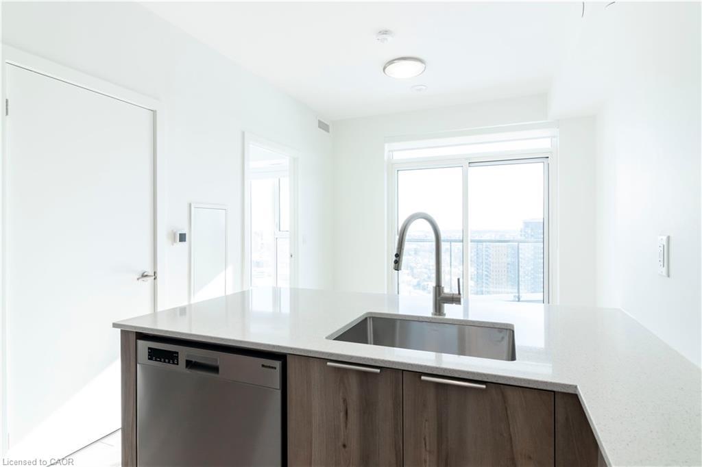 2114-25 Wellington Street S, Kitchener, ON - Indoor Photo Showing Kitchen With Upgraded Kitchen