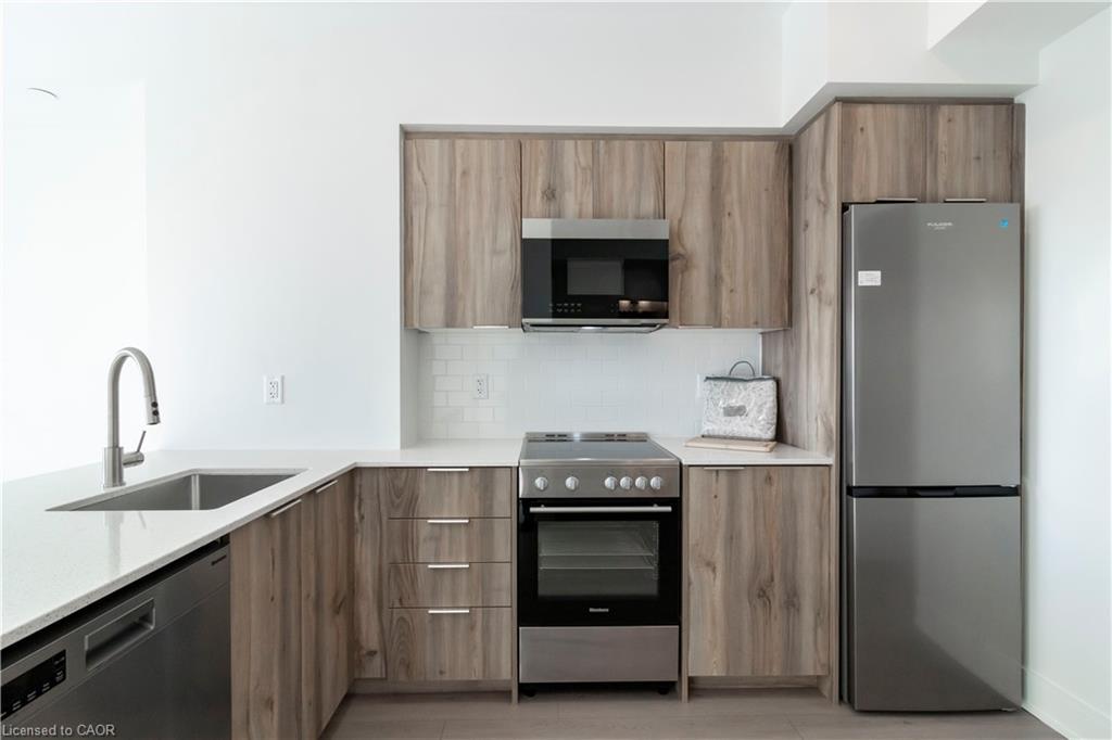 2114-25 Wellington Street S, Kitchener, ON - Indoor Photo Showing Kitchen With Stainless Steel Kitchen