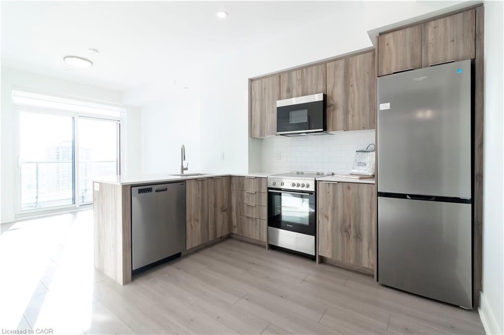 2114-25 Wellington Street S, Kitchener, ON - Indoor Photo Showing Kitchen With Stainless Steel Kitchen