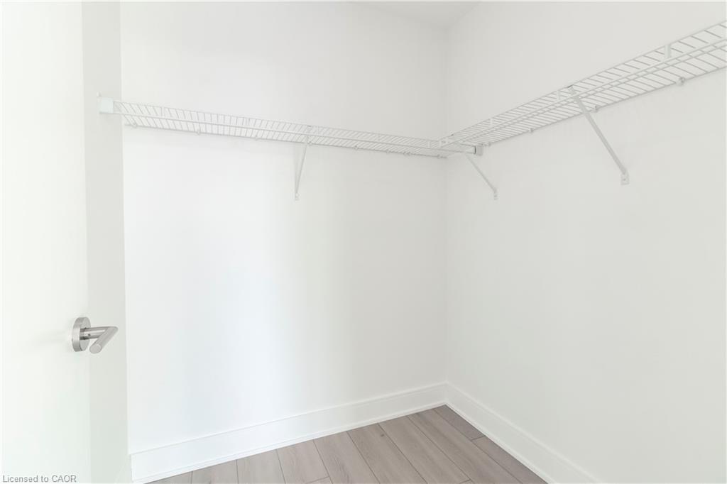 2114-25 Wellington Street S, Kitchener, ON - Indoor With Storage