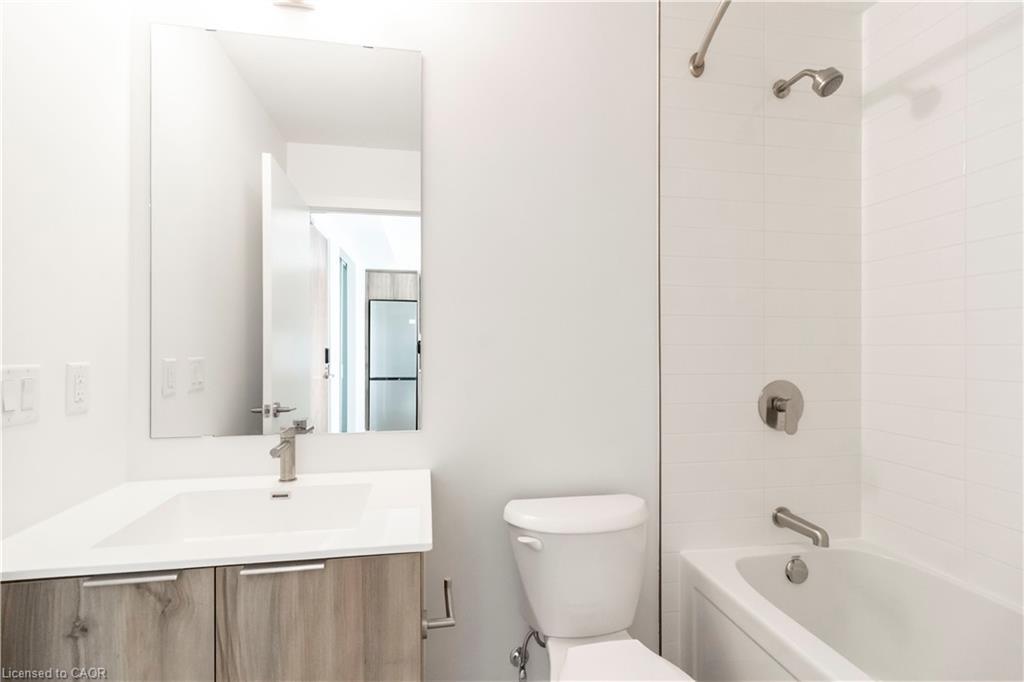 2114-25 Wellington Street S, Kitchener, ON - Indoor Photo Showing Bathroom
