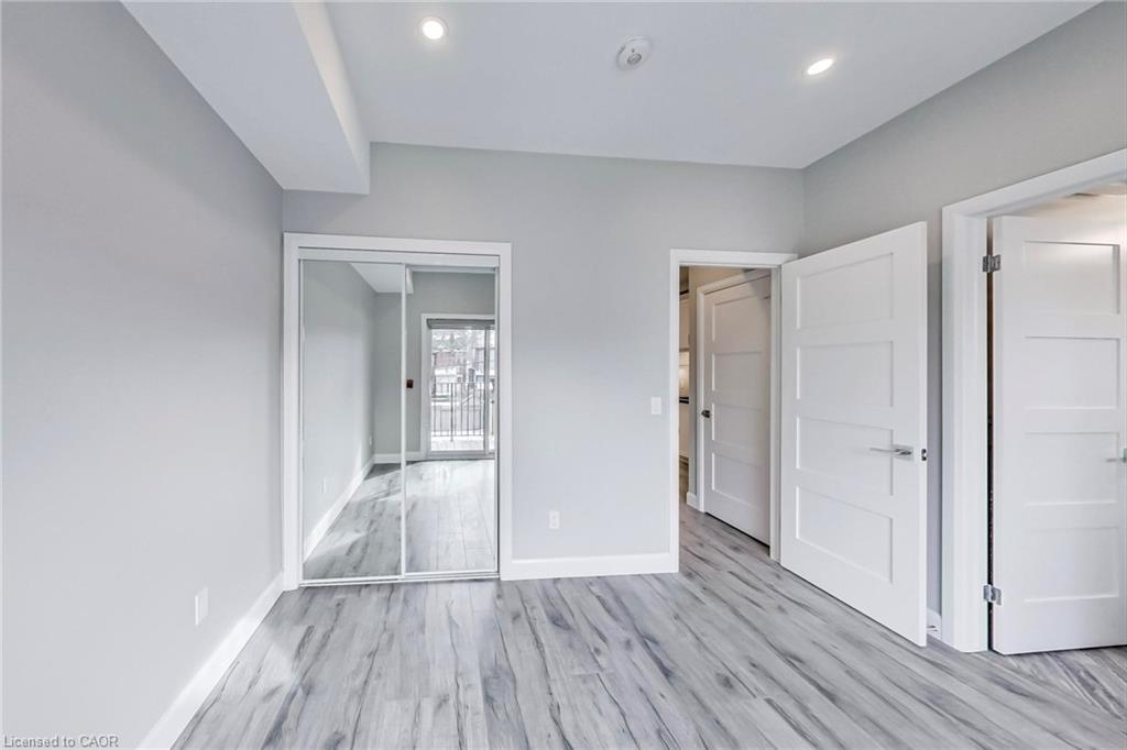 202-347 Charlton Avenue W, Hamilton, ON - Indoor Photo Showing Other Room