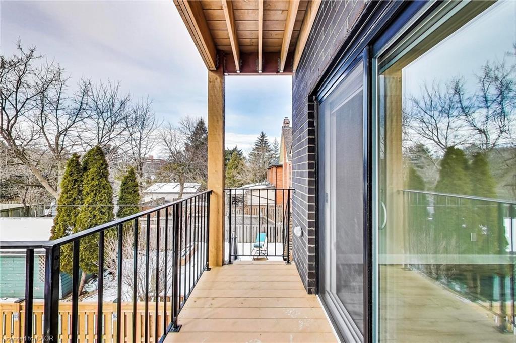 202-347 Charlton Avenue W, Hamilton, ON - Outdoor With Balcony With Exterior
