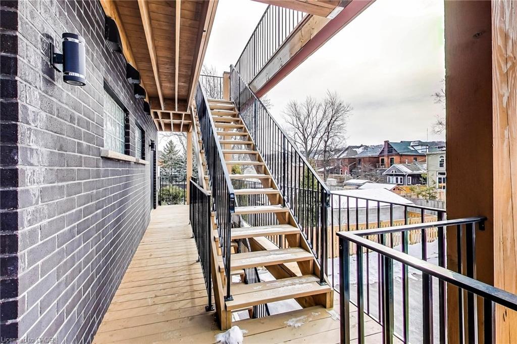 202-347 Charlton Avenue W, Hamilton, ON - Outdoor With Exterior