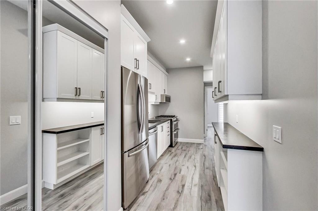 202-347 Charlton Avenue W, Hamilton, ON - Indoor Photo Showing Kitchen With Stainless Steel Kitchen