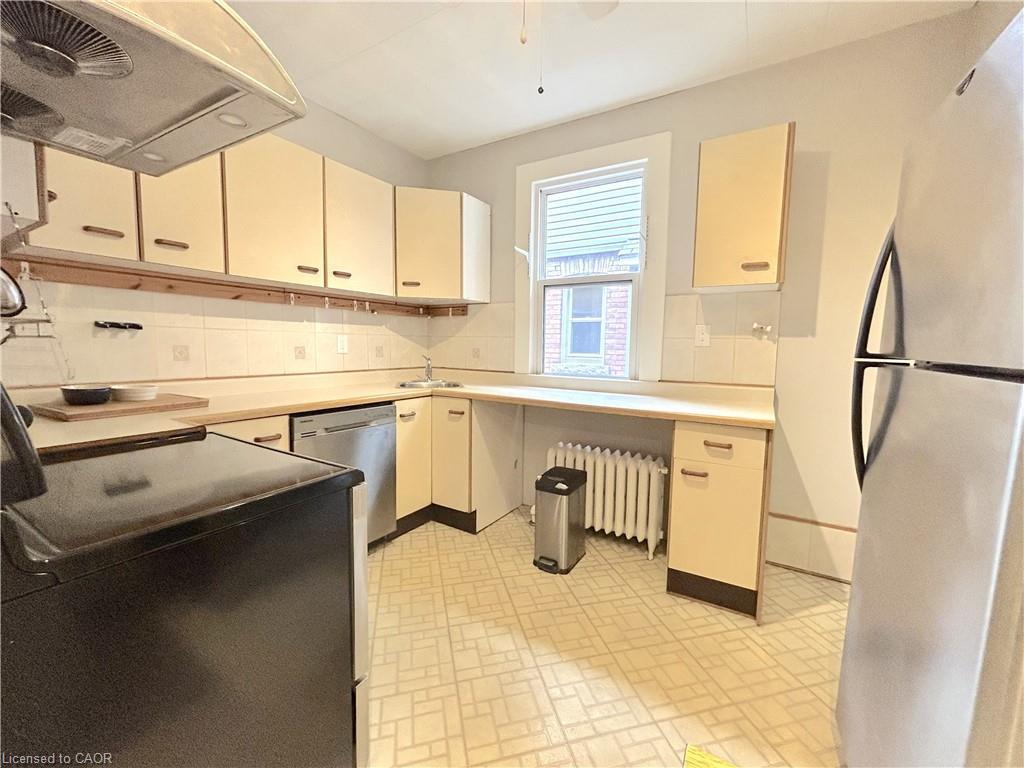 1-24 Burris Street, Hamilton, ON - Indoor Photo Showing Kitchen