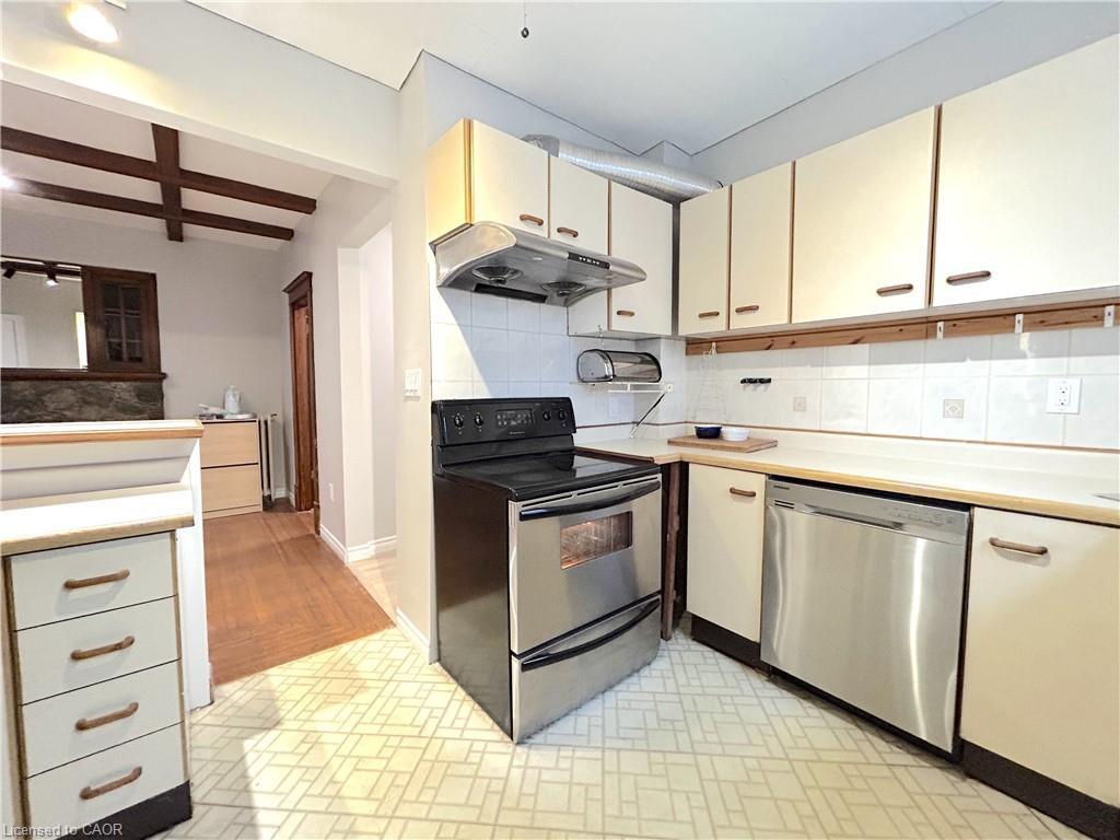 1-24 Burris Street, Hamilton, ON - Indoor Photo Showing Kitchen