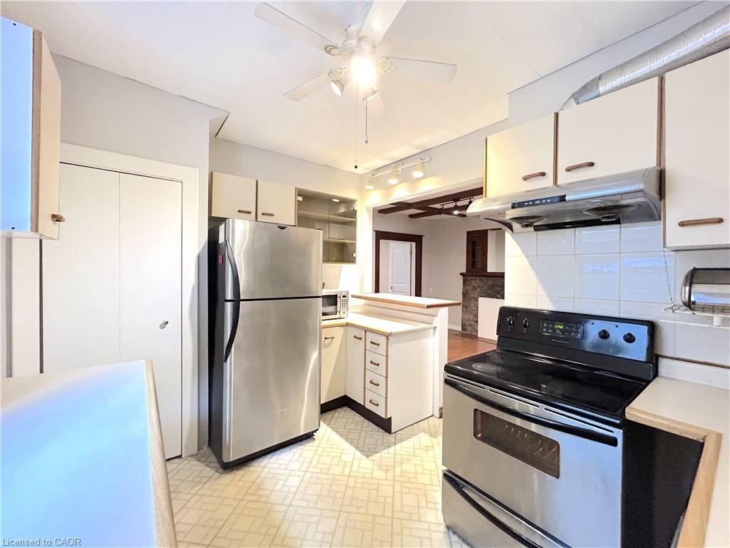 1-24 Burris Street, Hamilton, ON - Indoor Photo Showing Kitchen