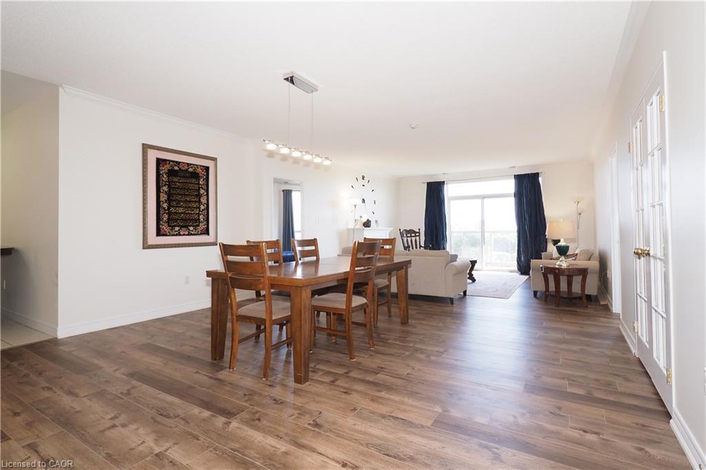 701-255 Keats Way, Waterloo, ON - Indoor Photo Showing Dining Room
