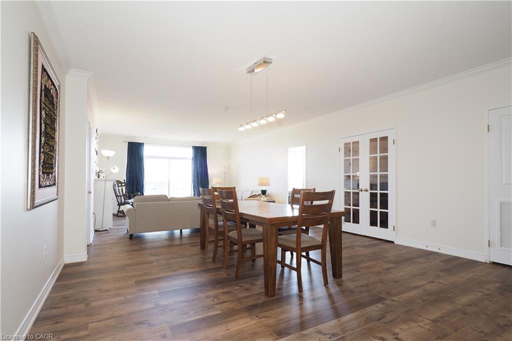 701-255 Keats Way, Waterloo, ON - Indoor Photo Showing Dining Room