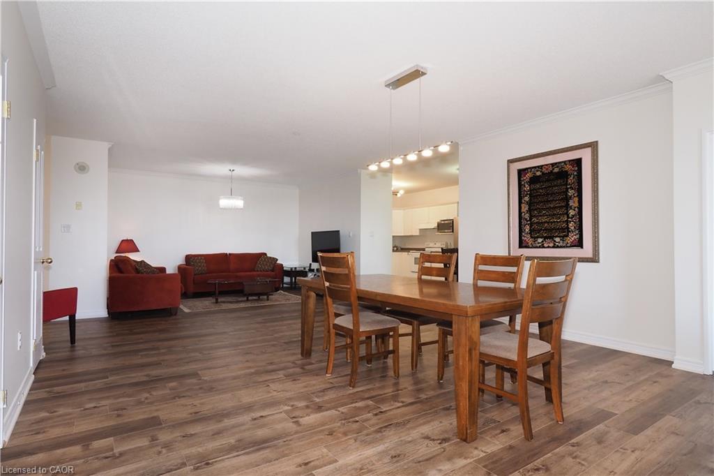 701-255 Keats Way, Waterloo, ON - Indoor Photo Showing Dining Room