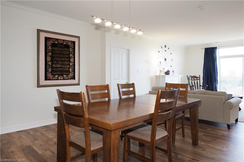 701-255 Keats Way, Waterloo, ON - Indoor Photo Showing Dining Room
