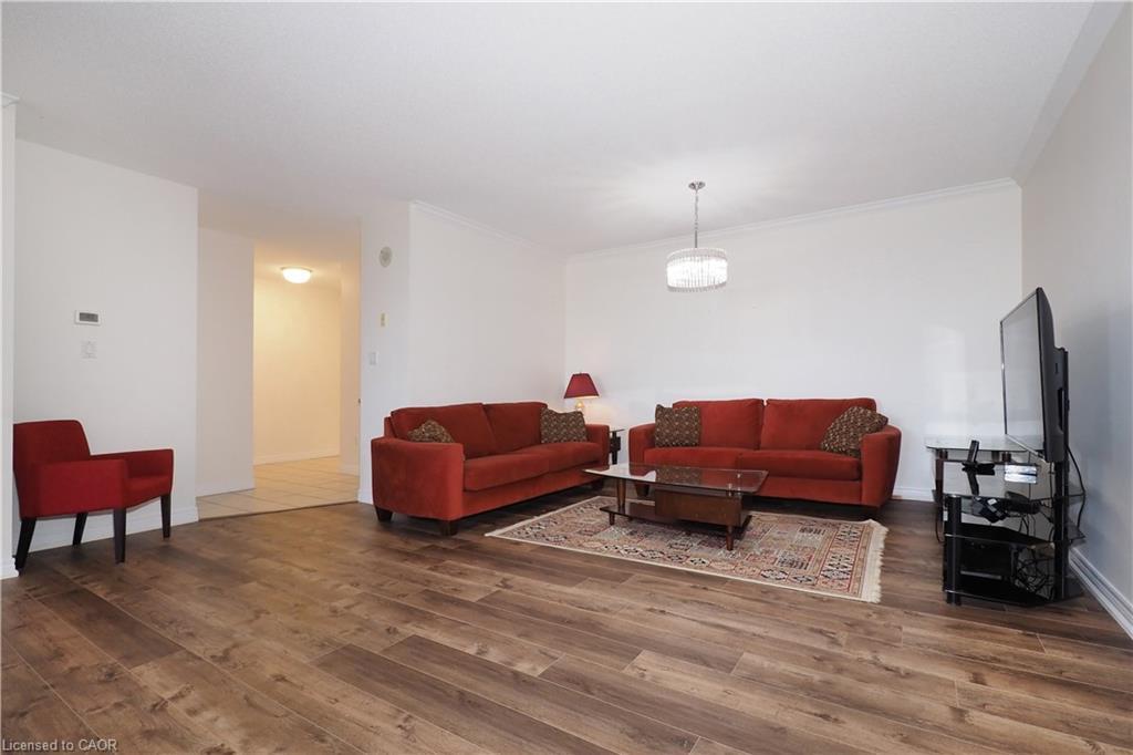 701-255 Keats Way, Waterloo, ON - Indoor Photo Showing Living Room