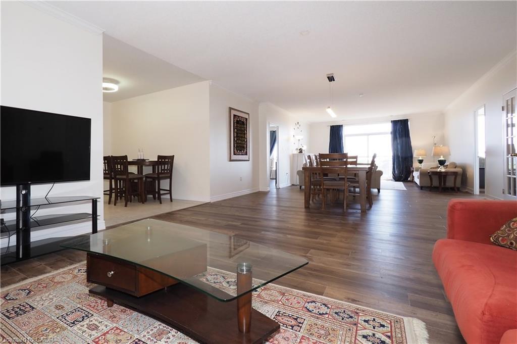 701-255 Keats Way, Waterloo, ON - Indoor Photo Showing Living Room