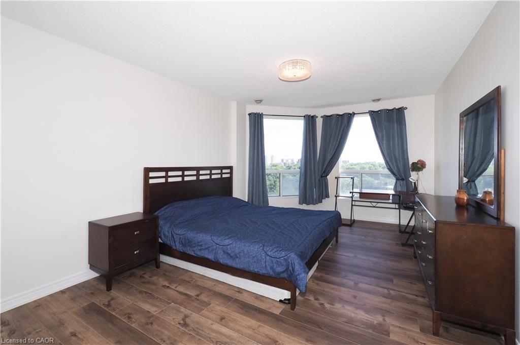 701-255 Keats Way, Waterloo, ON - Indoor Photo Showing Bedroom