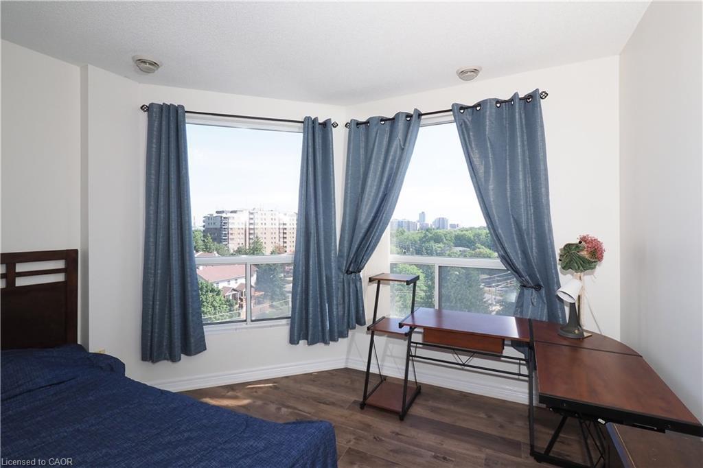701-255 Keats Way, Waterloo, ON - Indoor Photo Showing Bedroom