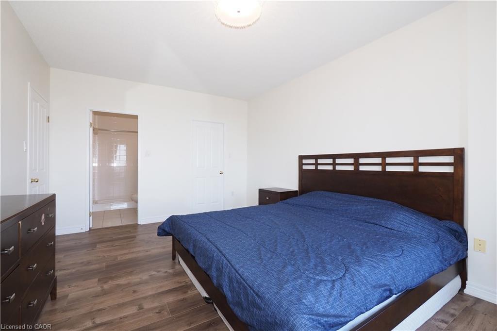 701-255 Keats Way, Waterloo, ON - Indoor Photo Showing Bedroom