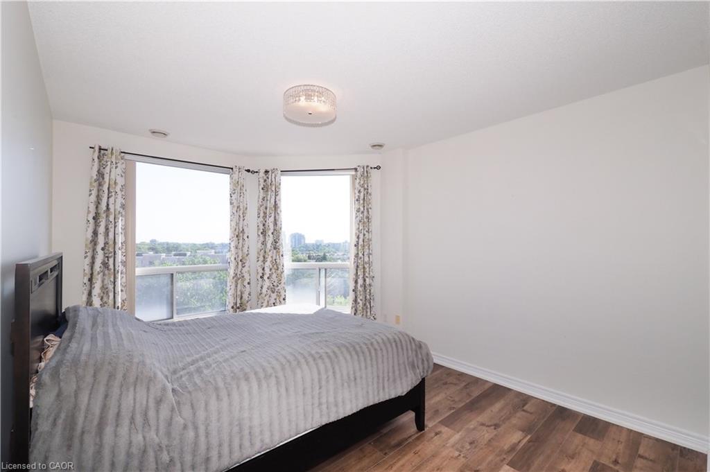 701-255 Keats Way, Waterloo, ON - Indoor Photo Showing Bedroom