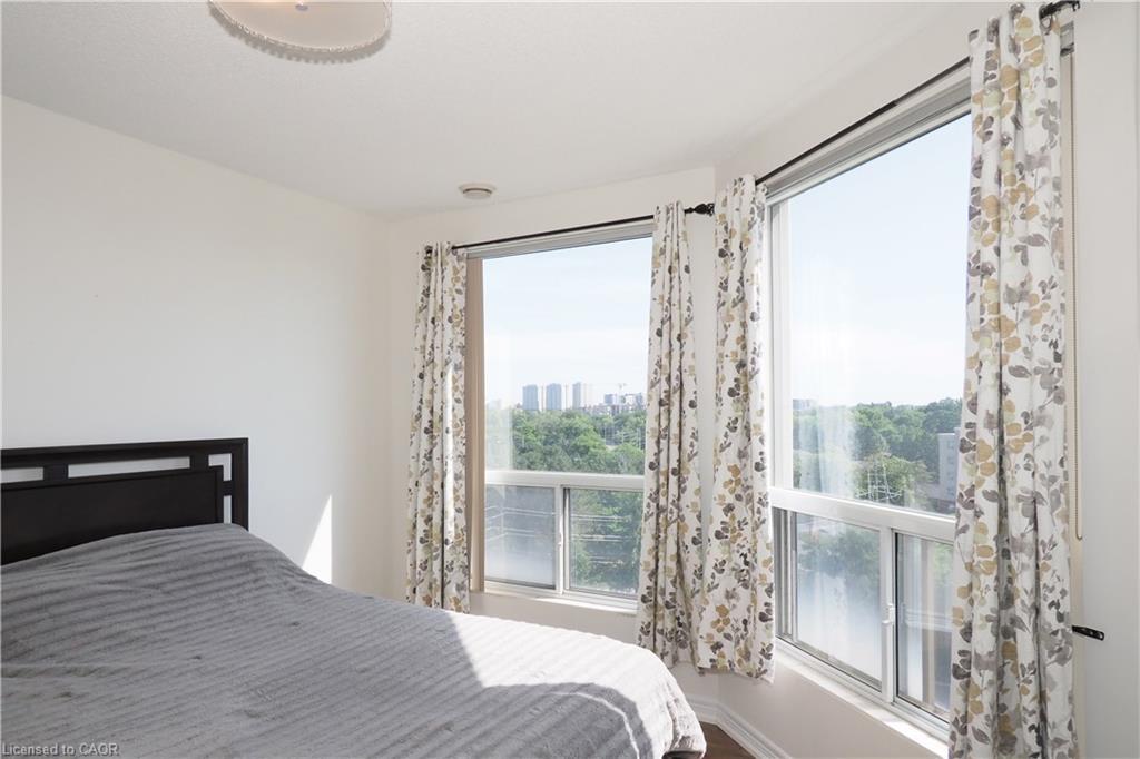 701-255 Keats Way, Waterloo, ON - Indoor Photo Showing Bedroom