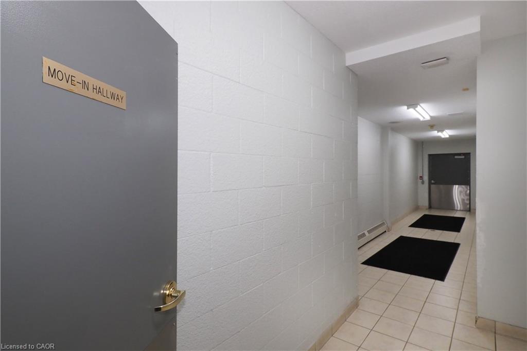701-255 Keats Way, Waterloo, ON - Indoor Photo Showing Other Room