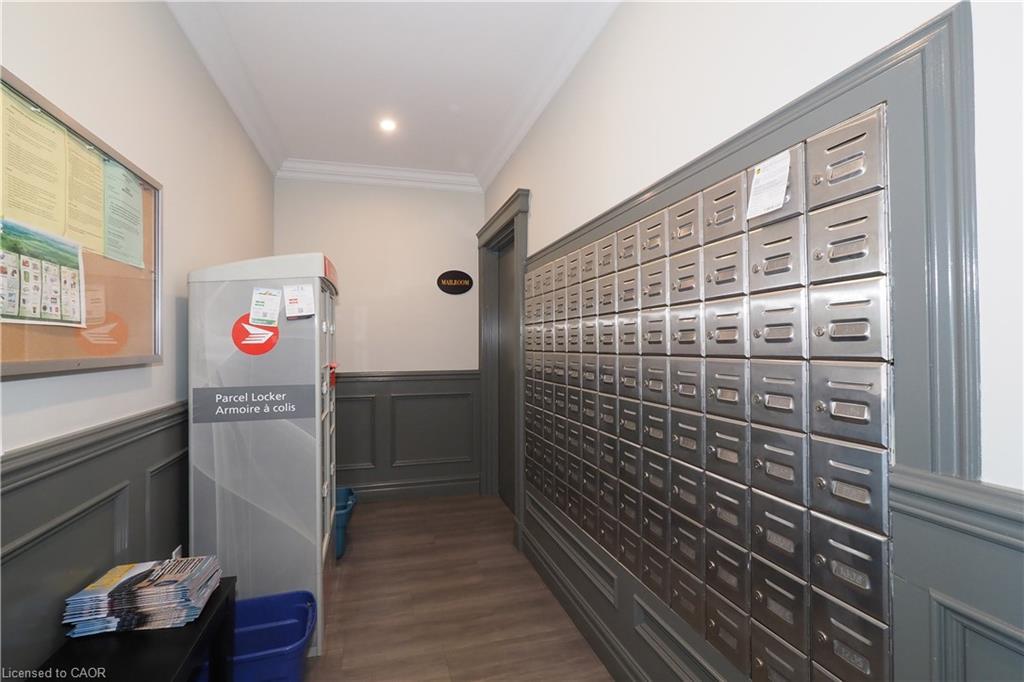 701-255 Keats Way, Waterloo, ON - Indoor Photo Showing Other Room