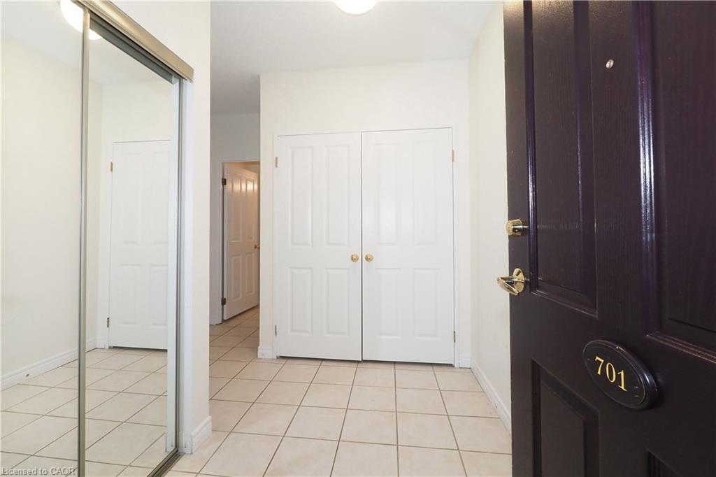 701-255 Keats Way, Waterloo, ON - Indoor Photo Showing Other Room