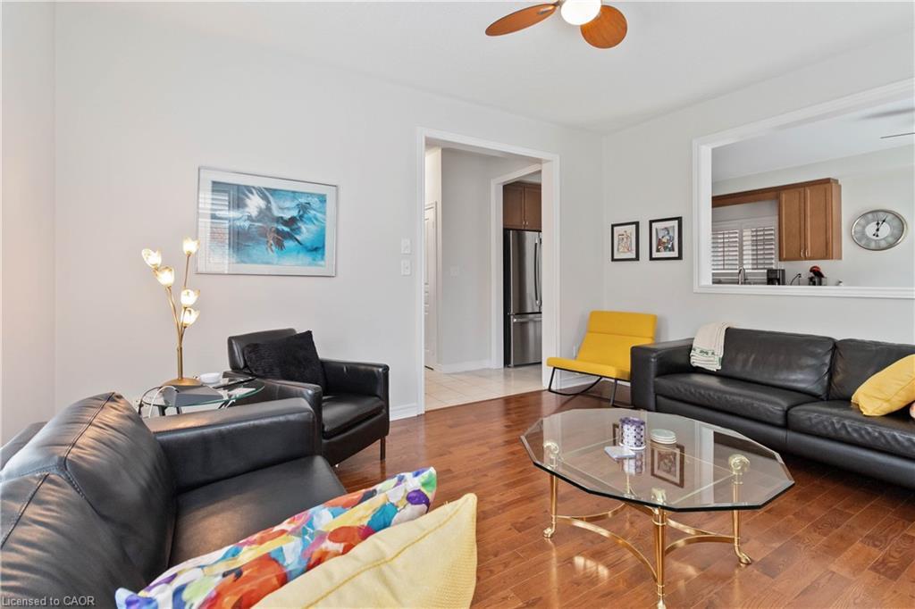 573 Gardenbrook Avenue, Oakville, ON - Indoor Photo Showing Living Room