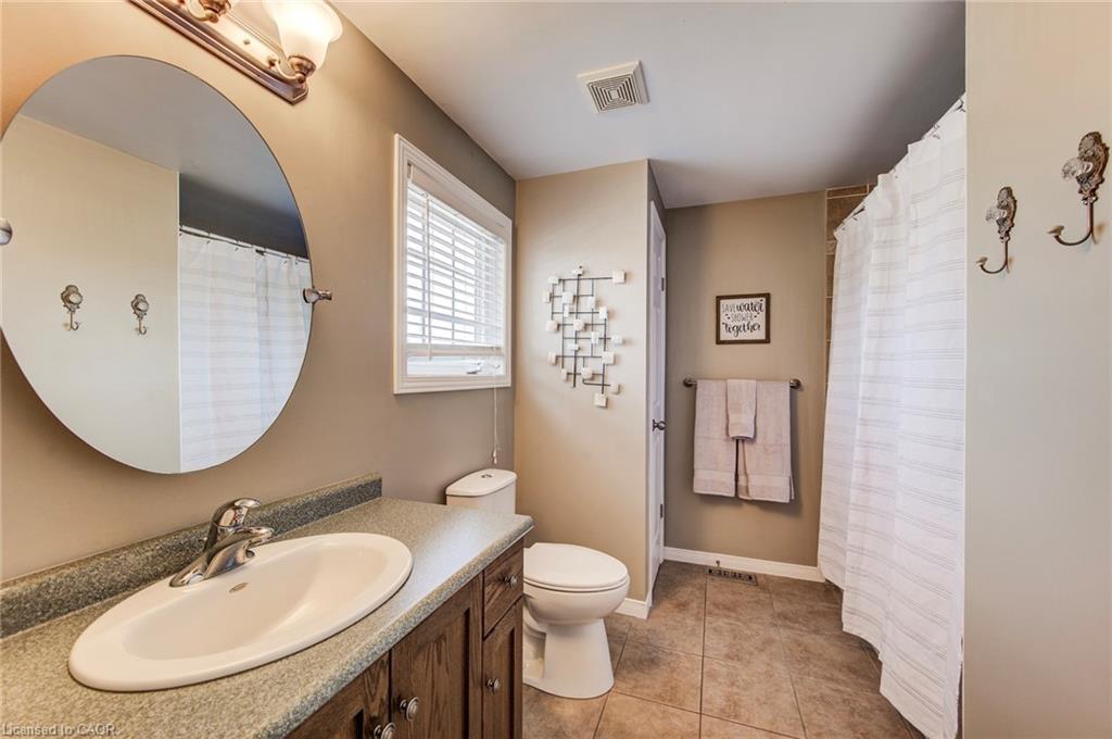 137 Liebler Street, Tavistock, ON - Indoor Photo Showing Bathroom