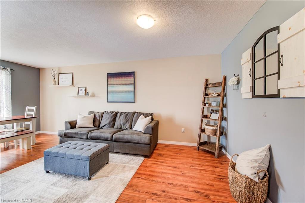 137 Liebler Street, Tavistock, ON - Indoor Photo Showing Living Room