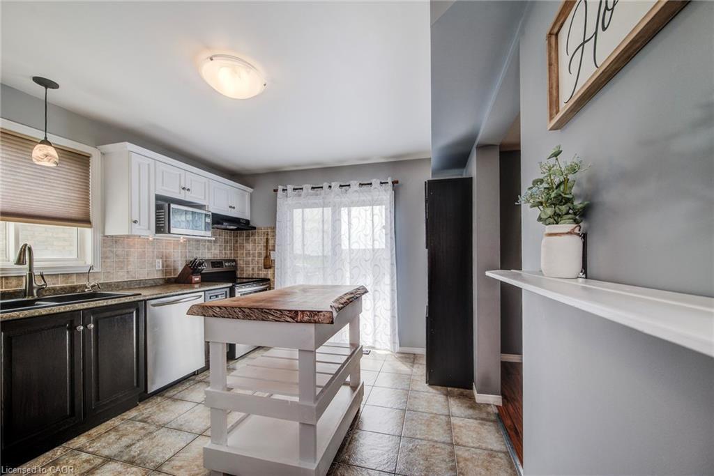 137 Liebler Street, Tavistock, ON - Indoor Photo Showing Kitchen