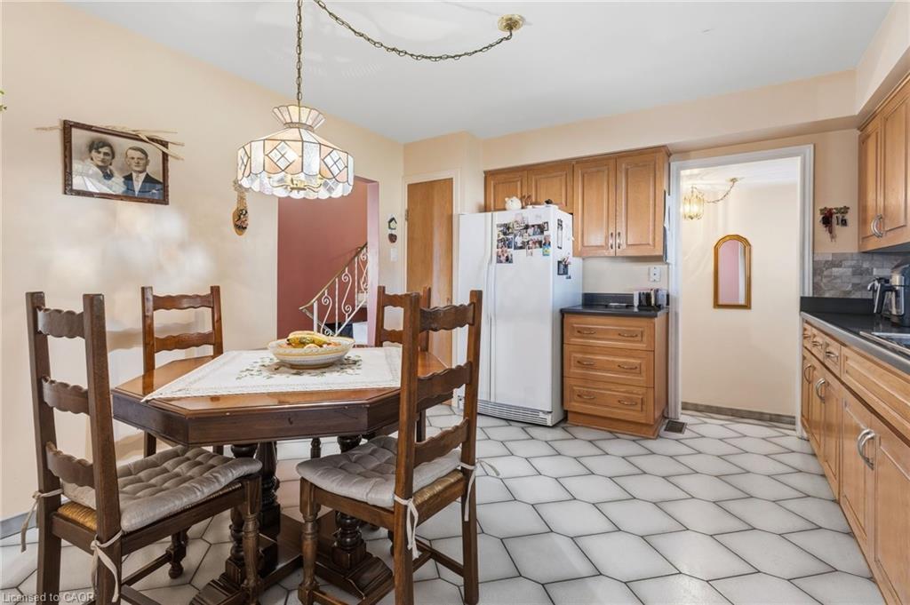 337 Mcneilly Road, Stoney Creek, ON - Indoor Photo Showing Dining Room