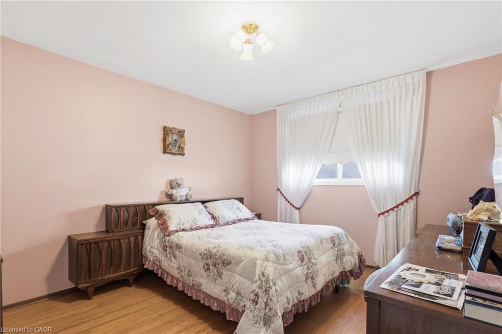 337 Mcneilly Road, Stoney Creek, ON - Indoor Photo Showing Bedroom