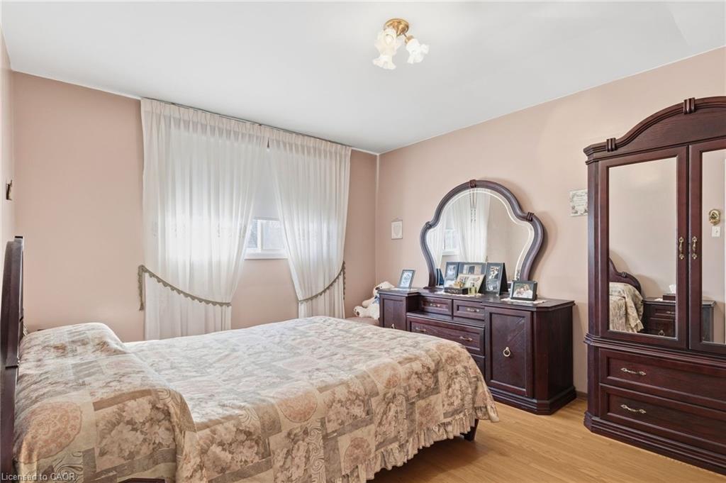 337 Mcneilly Road, Stoney Creek, ON - Indoor Photo Showing Bedroom