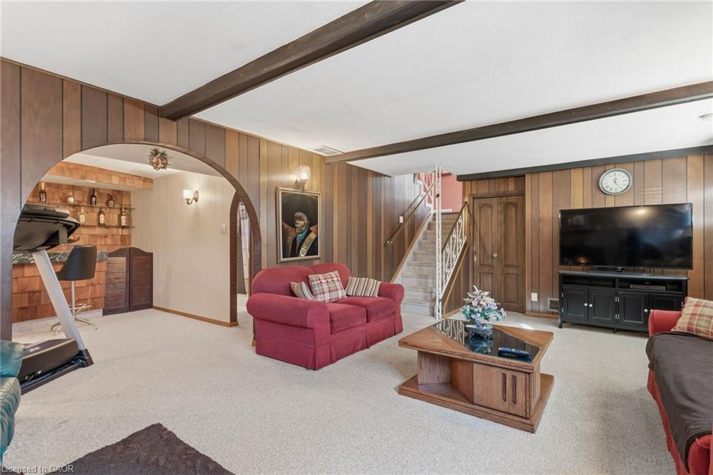 337 Mcneilly Road, Stoney Creek, ON - Indoor Photo Showing Living Room