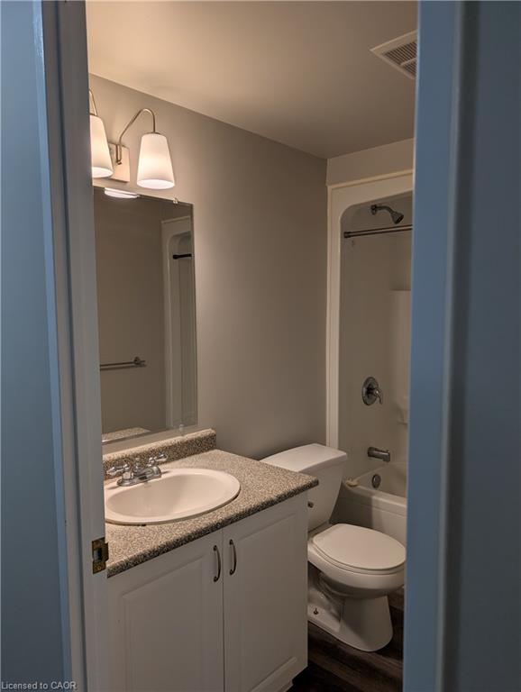 202-736 Old Albert Street, Waterloo, ON - Indoor Photo Showing Bathroom