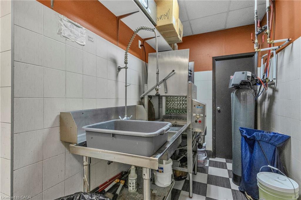 156 Dundas Street E, Paris, ON