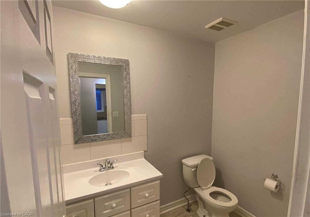 4-10 Main Street, Halton, ON - Indoor Photo Showing Bathroom