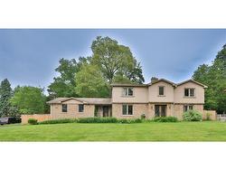 386 Pinetree Way Mississauga, ON L5G 2V6