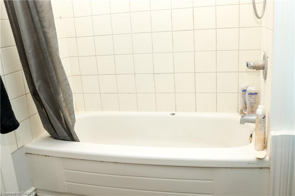 88 Wellington Street N, Kitchener, ON - Indoor Photo Showing Bathroom